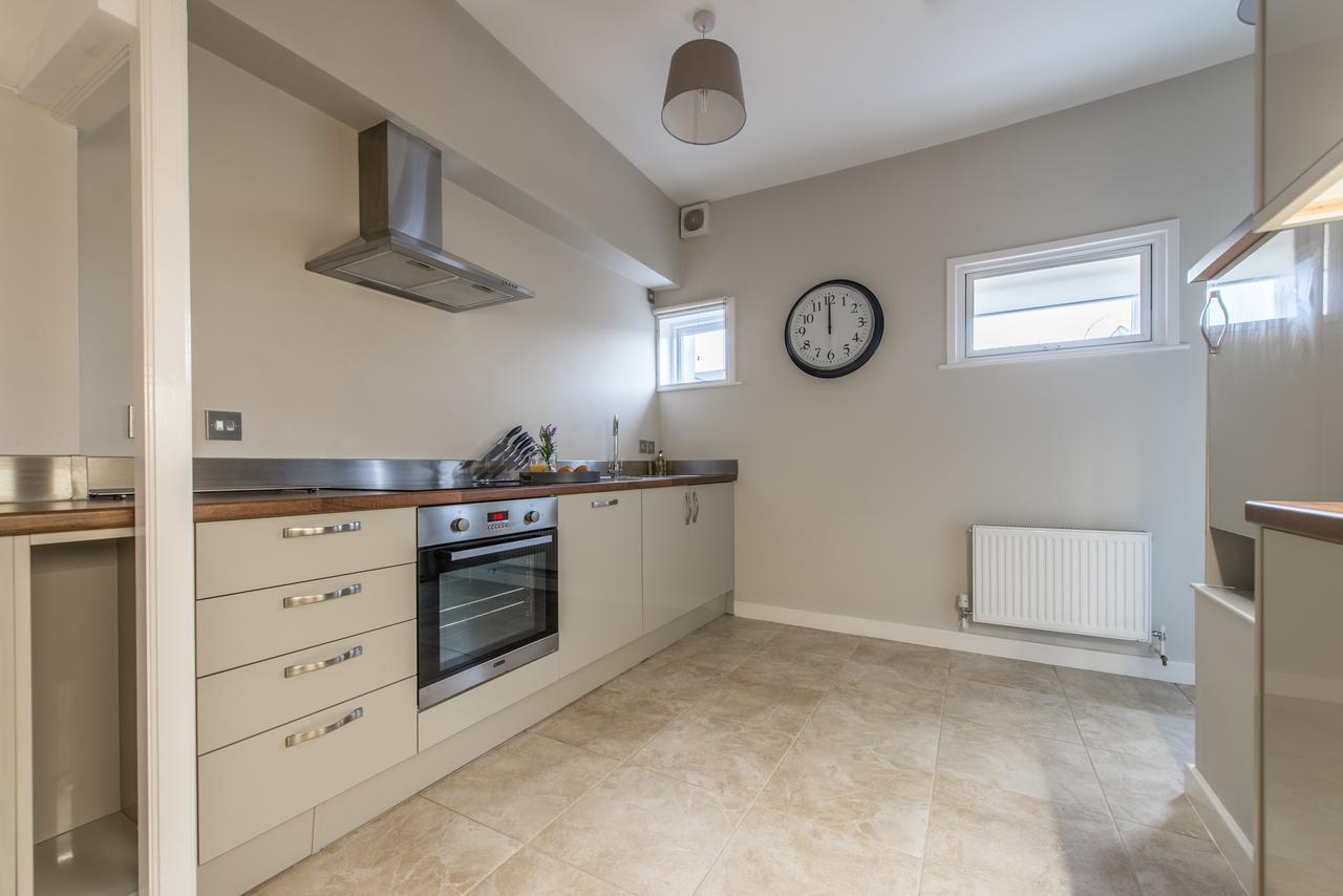 Central Windsor Apartment Facing The Castle Dış mekan fotoğraf