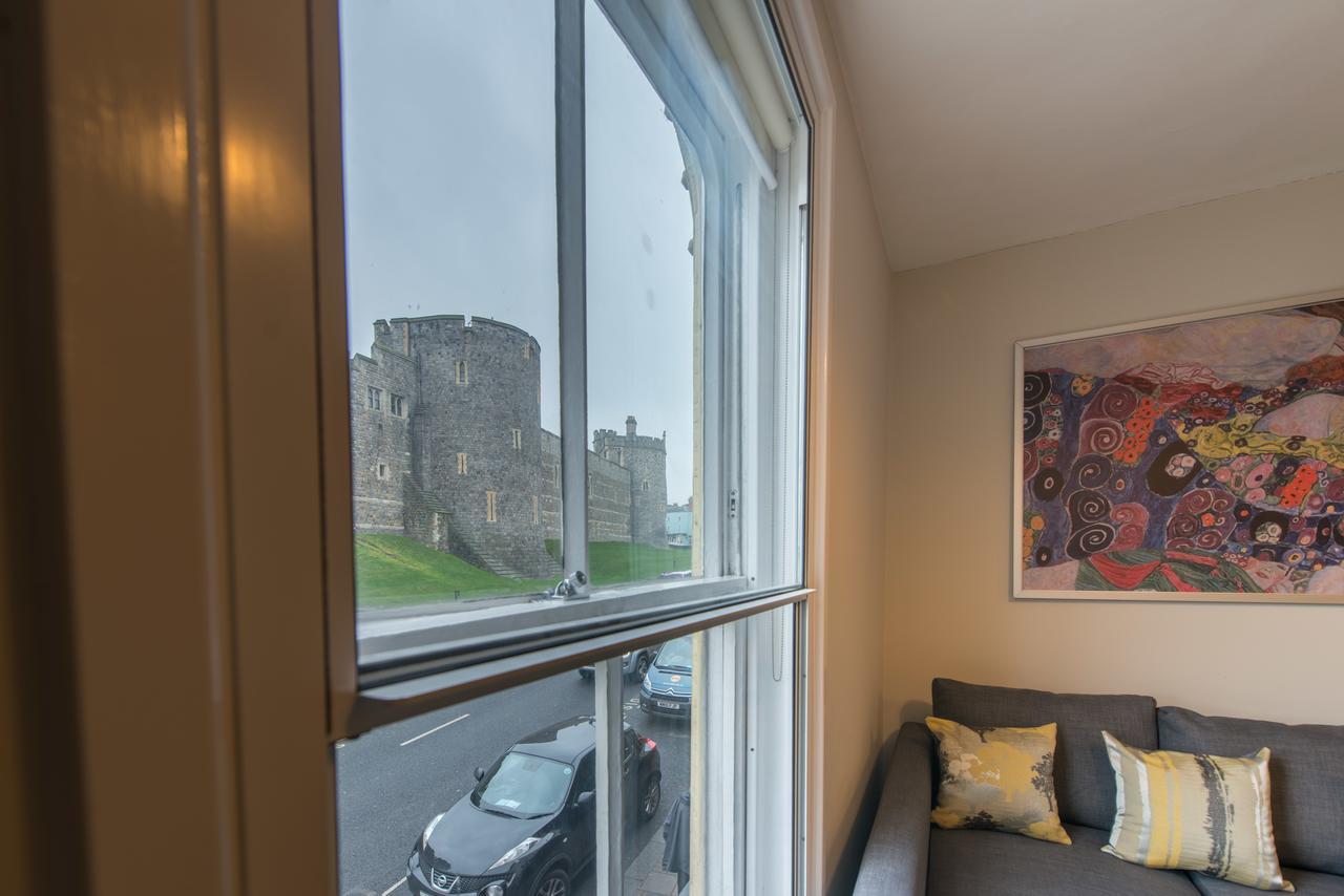 Central Windsor Apartment Facing The Castle Dış mekan fotoğraf